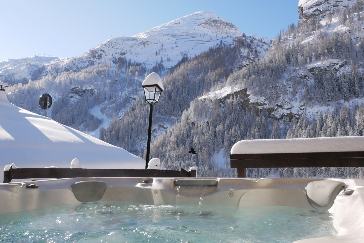 Chalet Le Vallon Hot Tub