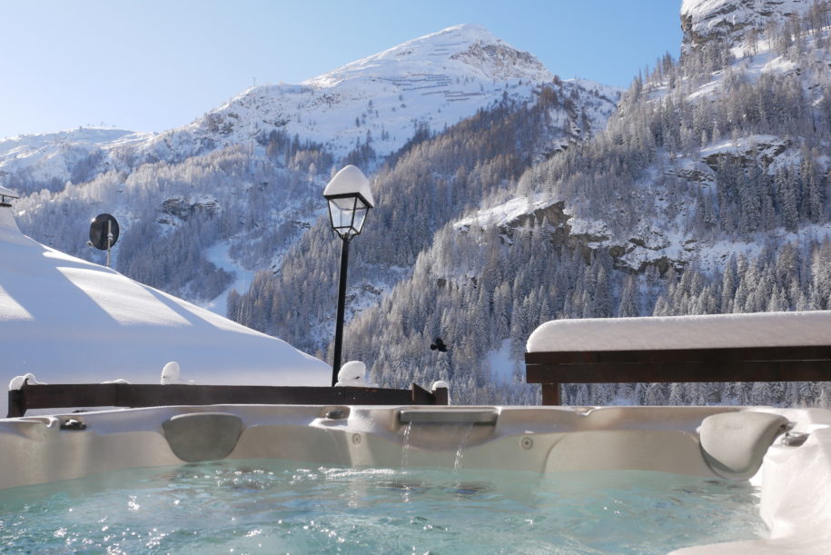 Chalet Sundance hot tub